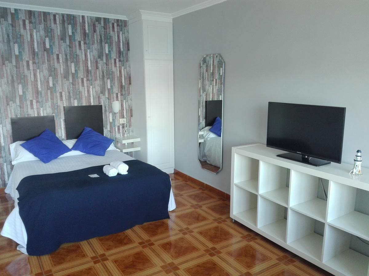 Aparthotel Corcubion Playa De Quenxe 外观 照片