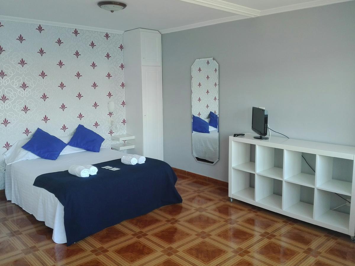 Aparthotel Corcubion Playa De Quenxe 外观 照片