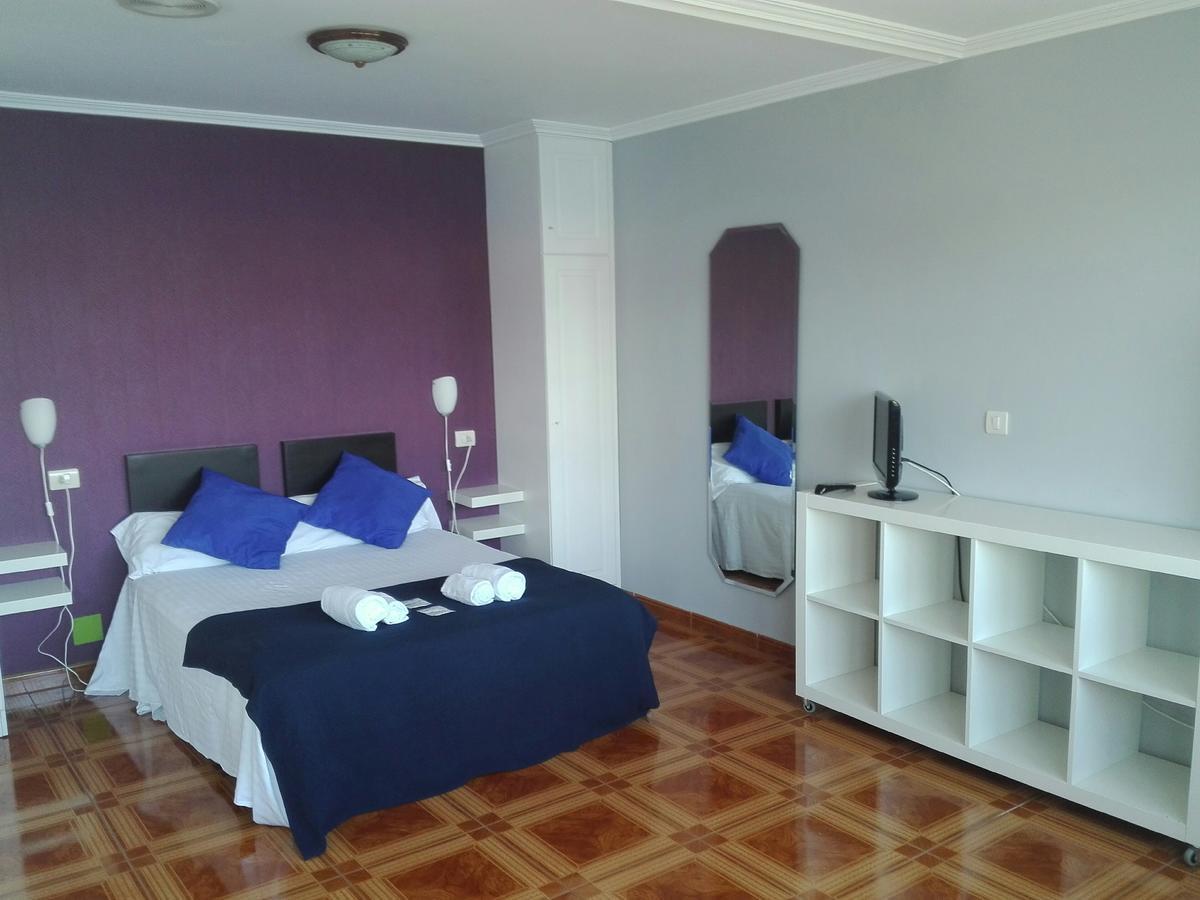 Aparthotel Corcubion Playa De Quenxe 外观 照片