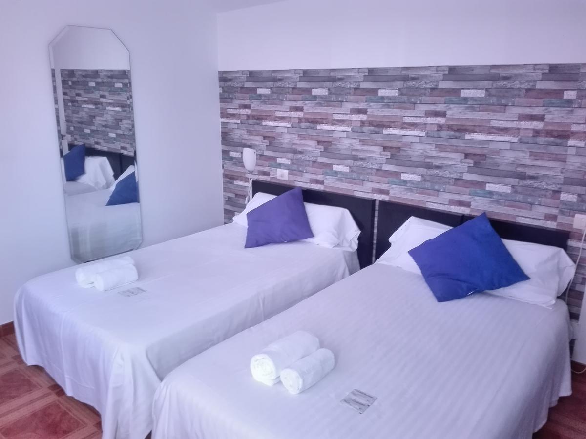 Aparthotel Corcubion Playa De Quenxe 外观 照片